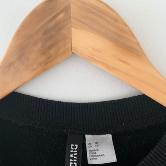 H&M black sweatshirt Oversized. - Picture 2 of 3